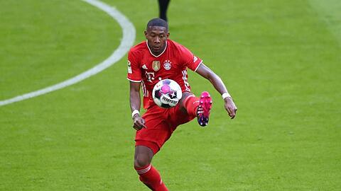 FC Bayern Münchens David Alaba am Ball.