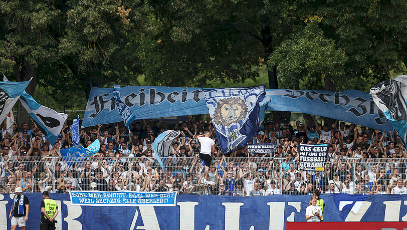 Werden wohl auch zahlreich in Memmingen vertreten sein: Die Fans des TSV 1860. Werden wohl auch zahlreich in Memmingen vertreten sein: Die Fans des TSV 1860.