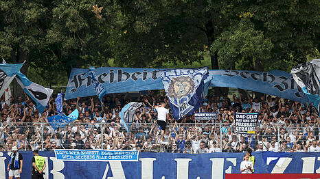 Werden wohl auch zahlreich in Memmingen vertreten sein: Die Fans des TSV 1860.