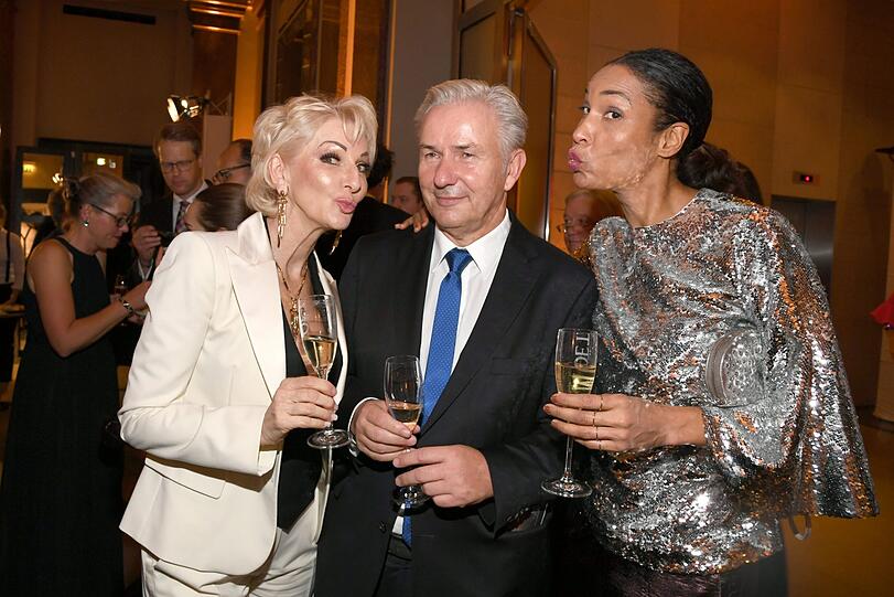 Desiree Nick mit Klaus Wowereit und Annabelle Mandeng