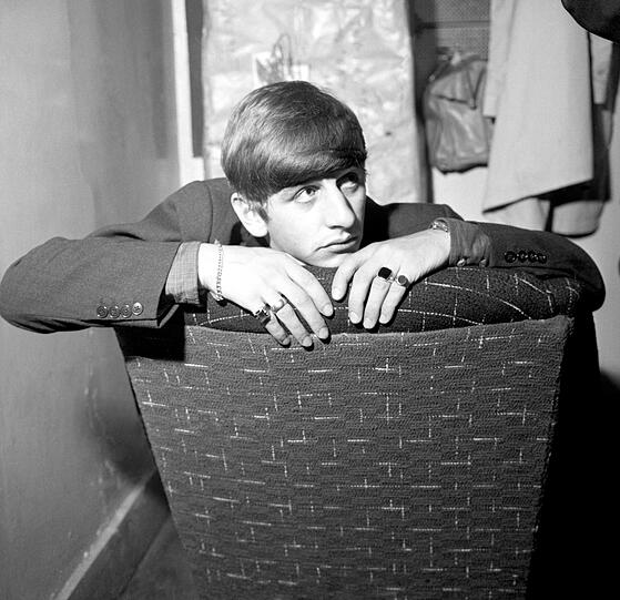Ringo Starr im Oktober 1963. Den ersten Teil seines Künstlernamens hat er auch wegen seiner Vorliebe für Ringe.