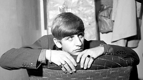 Ringo Starr im Oktober 1963. Den ersten Teil seines Künstlernamens hat er auch wegen seiner Vorliebe für Ringe.