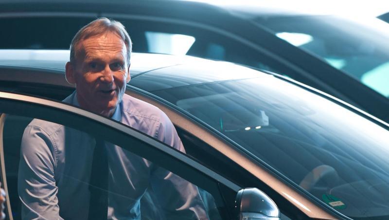 Hans-Joachim Watzke will offenbar auf einen Teil seines Gehaltes verzichten. Hans-Joachim Watzke will offenbar auf einen Teil seines Gehaltes verzichten.