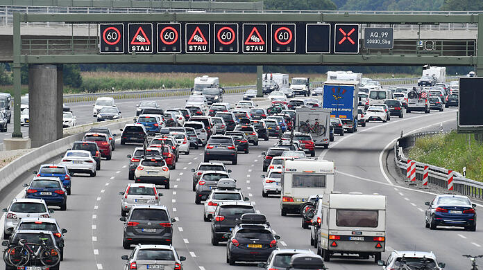 So sehen die Autobahnen regelmäßig zu Beginn der Sommerferien aus. Nicht gerade erstrebenswert.