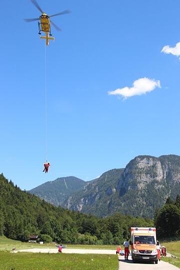 Die Bilder von der Heli-Rettung einer 31-jährigen Salzburger Kletterin.