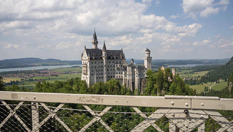 Blick auf Schloss Neuschwanstein von der Marienbrücke.