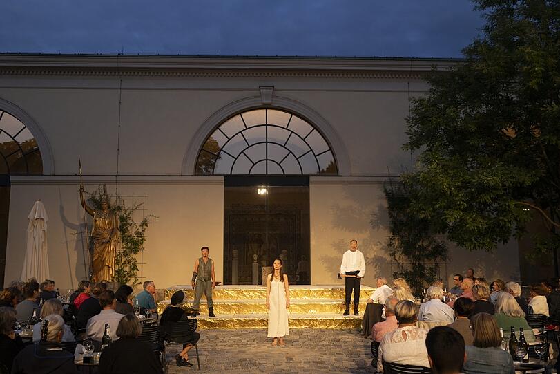 Wunderbare Atmosphäre am klassischen Ort: "Iphigenie" im Innenhof der Glyptothek