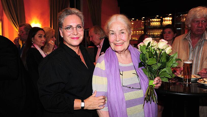 2015 in München: Katerina Jacob und ihre Mutter Ellen Schwiers. 2015 in München: Katerina Jacob und ihre Mutter Ellen Schwiers.