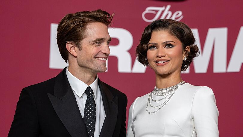 Robert Pattinson und Zendaya besuchen die Premiere von &bdquo;The Drama&ldquo;.