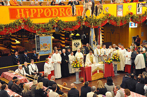 Der traditionelle Wiesn-Gottesdienst im Hippodrom.