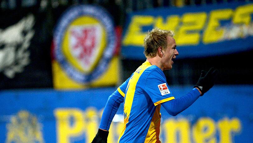 Braunschweigs Havard Nielsen bejubelt seinen Treffer zum 1:0 gegen den 1. FC Nürnberg. Braunschweigs Havard Nielsen bejubelt seinen Treffer zum 1:0 gegen den 1. FC Nürnberg.
