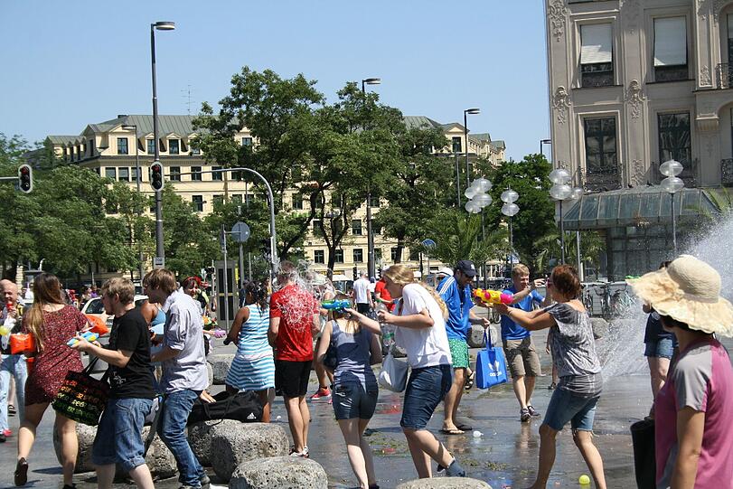 Wasserschlacht am Stachus. Die Bilder.