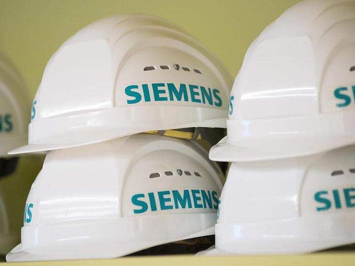 Trotz des getrübten Umfeldes steigerte Siemens aber den Umsatz um 4 Prozent auf rund 21,3 Milliarden Euro.
