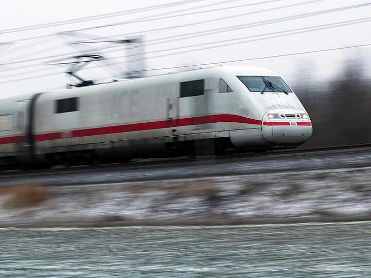 Passagierrekord: 2018 fuhren trotz Zugausfällen und Verspätungen rund 148 Millionen Reisende mit Fernverkehrszügen.