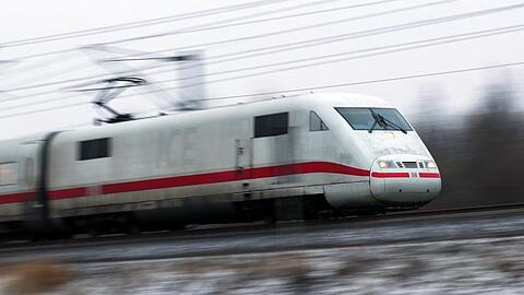 Passagierrekord: 2018 fuhren trotz Zugausfällen und Verspätungen rund 148 Millionen Reisende mit Fernverkehrszügen.