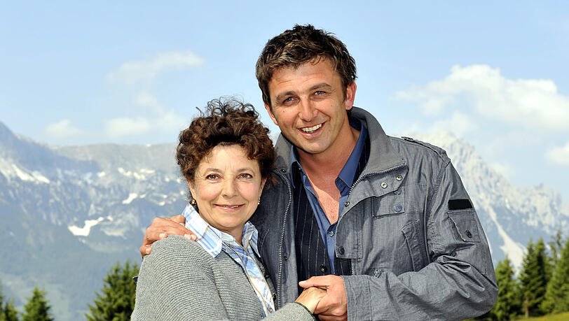 Monika Baumgartner mit ihrem TV-Sohn, "Bergdoktor" Hans Sigl.