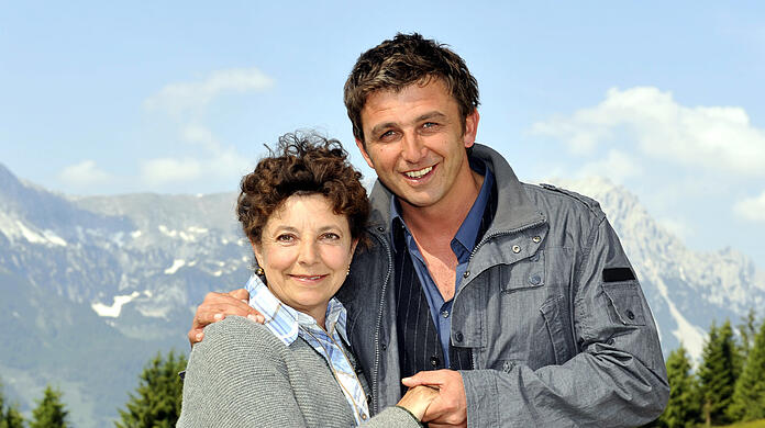 Monika Baumgartner mit ihrem TV-Sohn, "Bergdoktor" Hans Sigl.