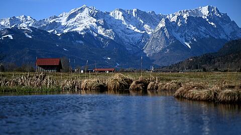 Die Garmischer Wiesen sollen auf die Welterbe-Liste der Unesco kommen - aber dagegen regt sich Widerstand.