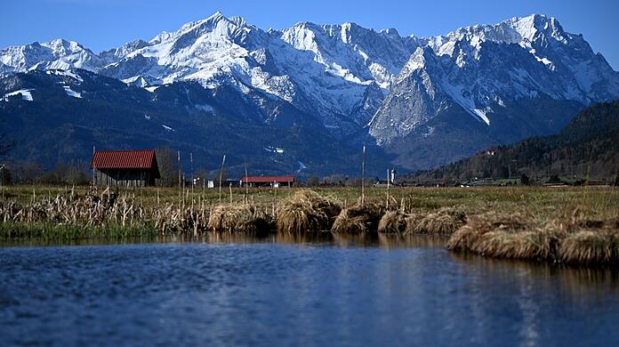 Die Garmischer Wiesen sollen auf die Welterbe-Liste der Unesco kommen - aber dagegen regt sich Widerstand.