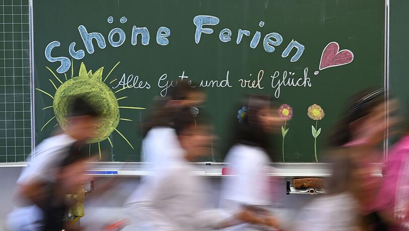 Auf sechs Wochen Sommerferien können sich Schülerinnen und Schüler in Deutschland freuen. (Archivbild)