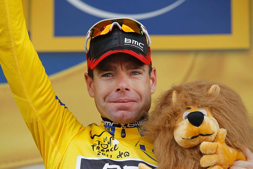 Der Routinier aus Australien
stürmte im entscheidenden Einzelzeitfahren am Samstag in Grenoble in
der Gesamtwertung an den Brüdern Andy und Frank Schleck vorbei und
wird sich damit am Sonntag in Paris als erster Australier in der
Tour-Historie feiern lassen.