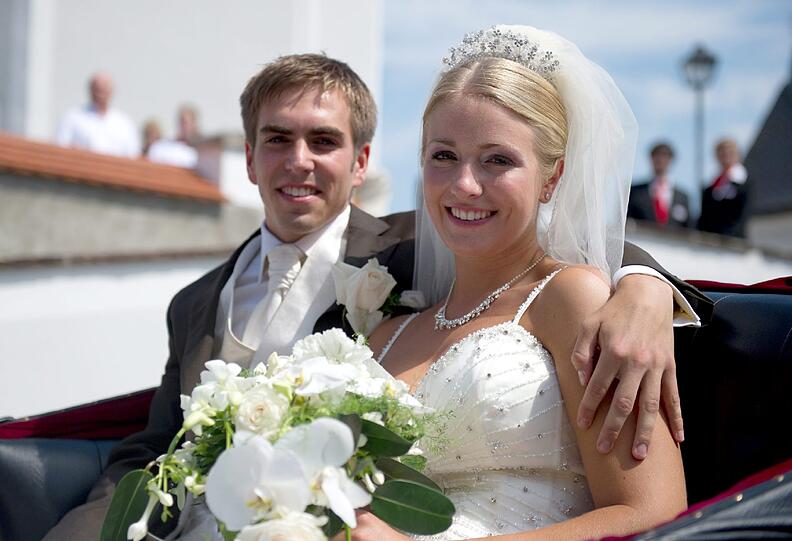 Am 14. Juli 2010 hat Lahm seine Claudia in Aying geheiratet.