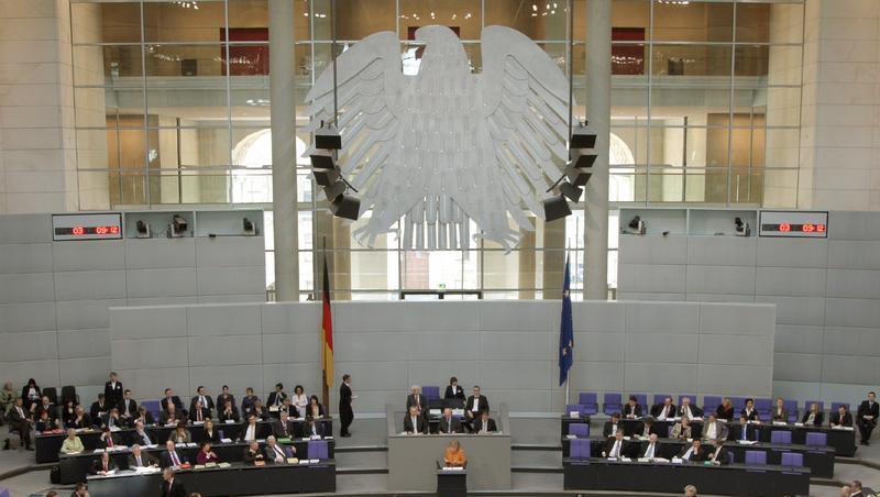 Union und SPD wollen die Diäten für die Bundestagsabgeordneten zusätzlich um gut 6 Prozent erhöhen. Union und SPD wollen die Diäten für die Bundestagsabgeordneten zusätzlich um gut 6 Prozent erhöhen.