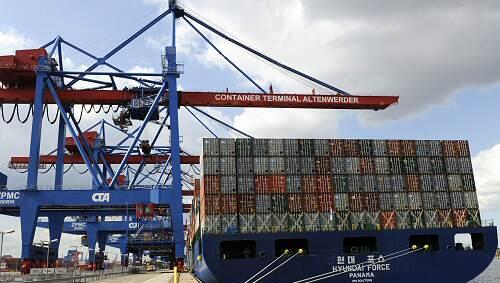 Containerschiff im Hamburger Hafen Containerschiff im Hamburger Hafen