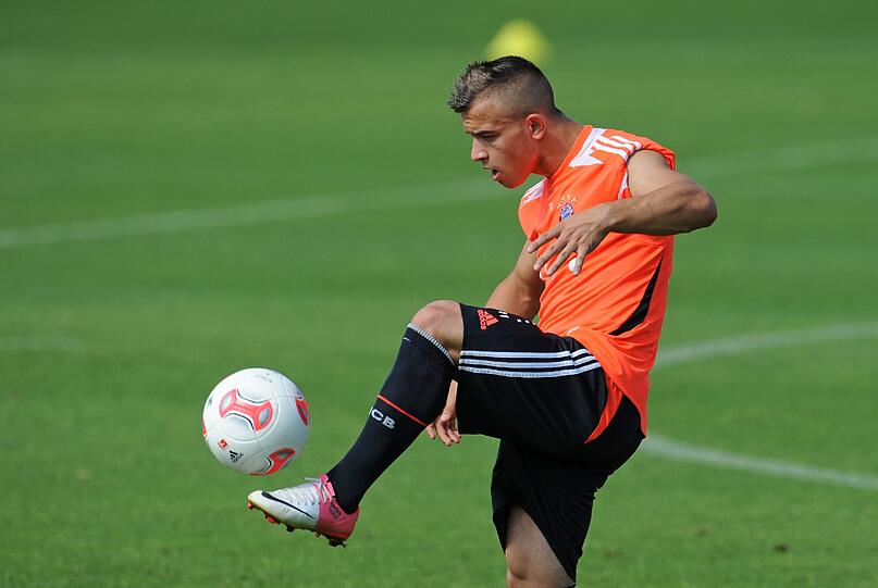 Wann kommt Martinez? Kommt er überhaupt? Die Gerüchte lassen die Bayern-Spieler kalt. Jetzt ist erstmal Training in der Sommer-Hitze angesagt. Die aktuellen Bilder von der Säbener.