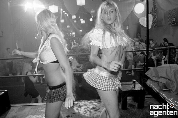 "Party, Eimer, Weiber und&lsquo;n Bier" war das Motto unter dem die Nachtgalerie nicht nur Partygäste eingeladen hat. 
Mehr Bilder gibt's auf www.nachtagenten.de