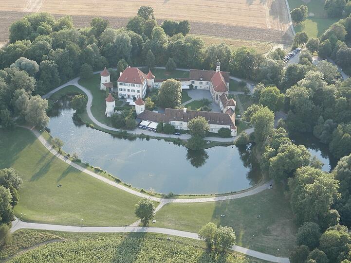 Das Schloss Blutenburg aus der Luft. AZ-Leser Robert Mair hat die tolle Aufnahme beim Drachenflug geschossen.