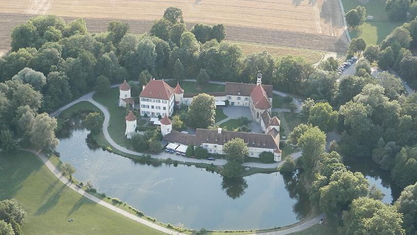 Das Schloss Blutenburg aus der Luft. AZ-Leser Robert Mair hat die tolle Aufnahme beim Drachenflug geschossen.