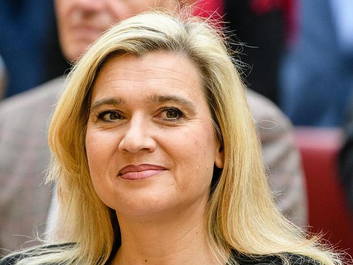 Melanie Huml (CSU), Gesundheitsministerin von Bayern, lächelt. Foto: Matthias Balk/Archiv