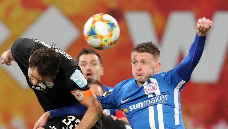 Auch die 3. Liga soll nach der Corona-Pause wieder fortgesetzt werden. Auch die 3. Liga soll nach der Corona-Pause wieder fortgesetzt werden.
