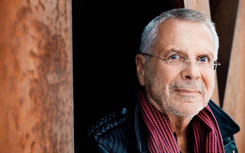 "Einfach und schlicht und klar und schön": Auf "Schatzhauser" demonstriert Liedermacher Reinhard Mey eindrucksvoll sein ganzes Können. "Einfach und schlicht und klar und schön": Auf "Schatzhauser" demonstriert Liedermacher Reinhard Mey eindrucksvoll sein ganzes Können.