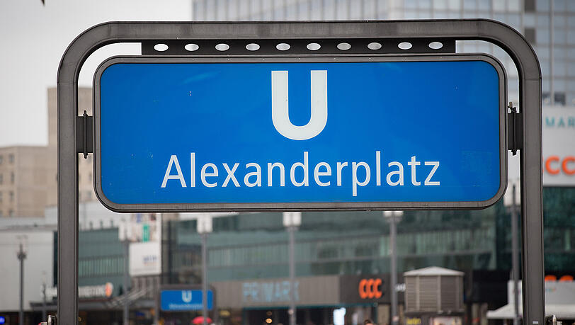 Eingang zum U-Bahnhof am Alexanderplatz in Berlin. Eingang zum U-Bahnhof am Alexanderplatz in Berlin.