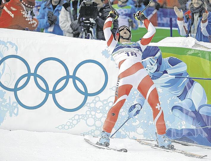 So jubelt ein Überraschungs-Olympiasieger: Der Schweizer Didier Defago nach seinem perfekten Lauf gestern auf der Dave-Murray-Piste.Foto: AP