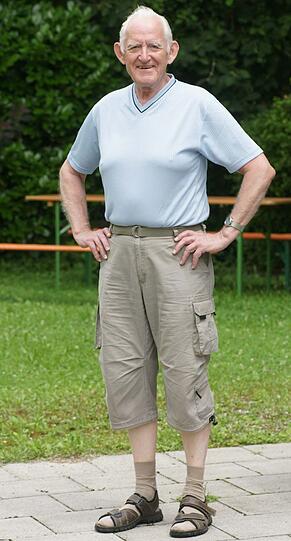 Toni Mayer (73), Rentner: "Auch ich bin Single &ndash; eigentlich mein Leben lang schon. Verheiratet war ich noch nie. Bei mir war eben immer etwas anderes wichtig. Ich habe von meinem Vater seinen Schuh- und Schlüsseldienst übernommen, war ab da quasi nur noch für das Geschäft da. Und als ich dann mal Zeit hatte, mich nach Frauen umzuschauen, wollte ich nicht mehr heiraten, weil ich schon zu alt war. 
Freundinnen hatte ich aber schon ab und zu. Meine letzte, die Julischka, ist leider schon mit 62 Jahren verstorben. Sie hat zu viel geraucht &ndash; 40 Zigaretten am Tag. Vom Arzt hat sie zwar strenges Rauchverbot bekommen, gehalten hat sie sich aber nicht dran. Irgendwann hat der Körper nicht mehr mitgemacht. Schade, es war immer recht schön mit ihr. Gewandert sind wir viel &ndash; manchmal bis zu 15 Kilometer. Dann eines Tages lag sie in der Früh tot im Bett. Das war ein Schock. Wir hatten getrennte Wohnungen und als ich sie morgens anrufen wollte, nahm ein Polizist ab. Jetzt kümmere ich mich verstärkt um meine Hausmeisterei. Da bin ich wieder ganz das alte Arbeitstier. Zeit für eine neue Beziehung habe ich nicht &ndash; brauche ich auch gar nicht. Die Hauptsache ist, ich bleibe so agil wie jetzt und kann noch lange in meiner 72-Quadratmeter-Wohnung in Altschwabing bleiben. Denn da haben bereits meine Eltern drin gewohnt &ndash; eine schöne Erinnerung."