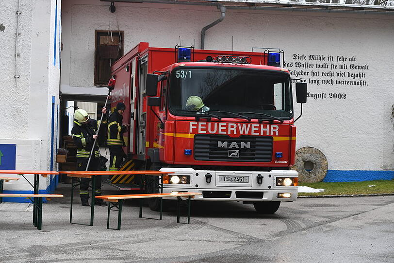 Der Sachschaden beträgt 35.000 Euro - die Ursache für den Kellerbrand ist derzeit noch unklar. Die Bilder vom Feuerwehreinsatz.