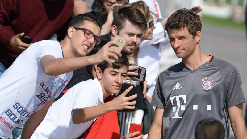 Der Umgang mit den Social-Media-Kanälen ist auch für Spitzenkicker wie Thomas Müller mehr denn je eine Gratwanderung. Der Umgang mit den Social-Media-Kanälen ist auch für Spitzenkicker wie Thomas Müller mehr denn je eine Gratwanderung.