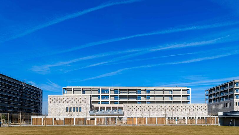 Auch mehrere Schulen werden in Neufreimann gebaut. Die Grundschule ist schon im Betrieb.