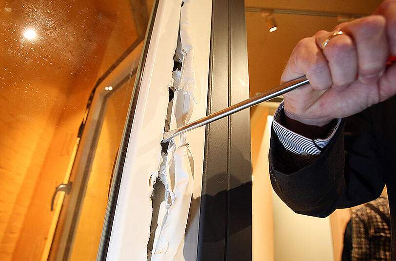 An beiden Tatorten in der Pienzenauerstraße wurden Aufbruchspuren an Tür und Fenster gefunden. (Symbolbild)
