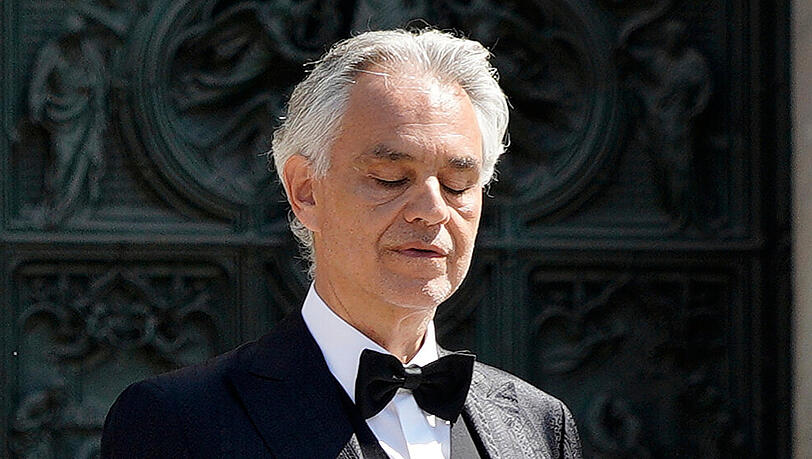 Andrea Bocelli bei seinem Auftritt am Ostersonntag 2020 in Mailand. Andrea Bocelli bei seinem Auftritt am Ostersonntag 2020 in Mailand.