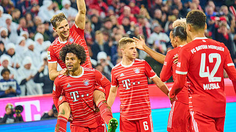 In der Saison 2022/23 dominiert bei den Heimtrikots des FC Bayern noch die Farbe Rot. In der kommenden Saison könnte sich das unter Umständen ändern.