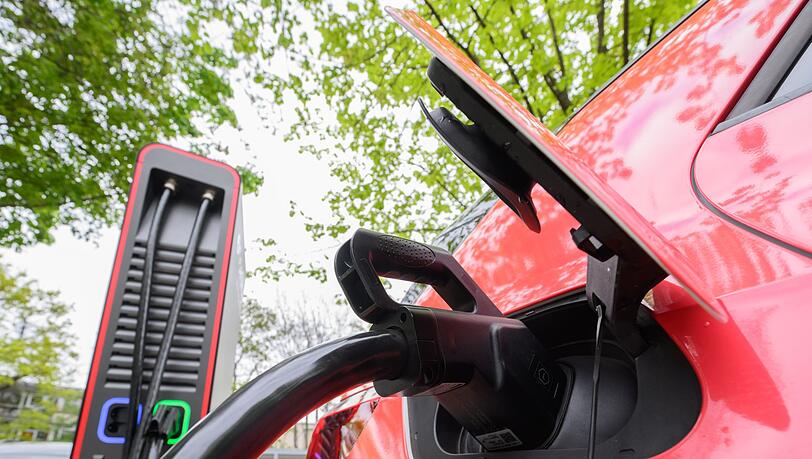 In der EU hatte 2023 nur jedes siebte neu zugelassene Auto einen Elektroantrieb.