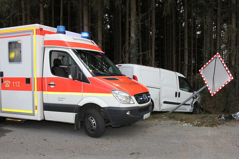 Unfall in Waldkraiburg - die Bilder vom Unfallort.