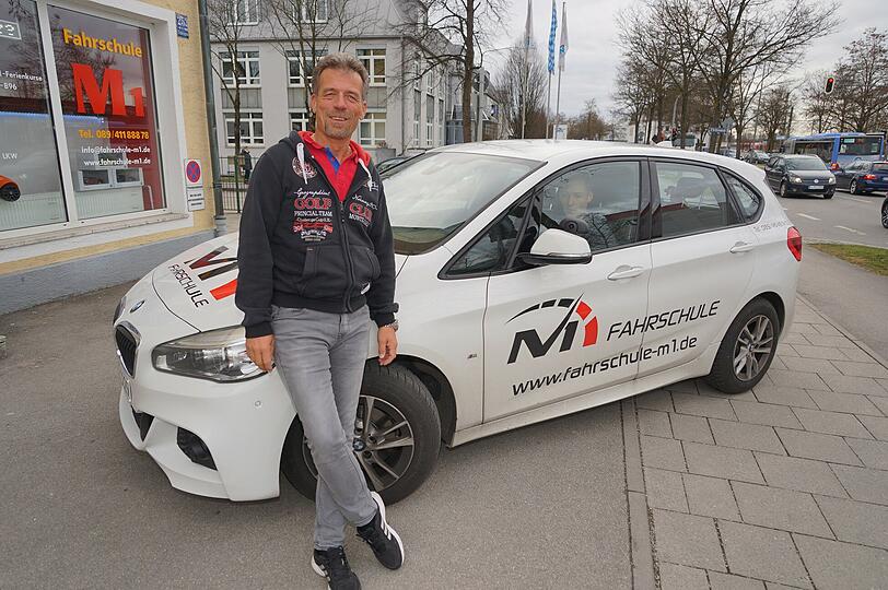 Schlechte Laune: Fahrlehrer Markus König fährt Diesel.