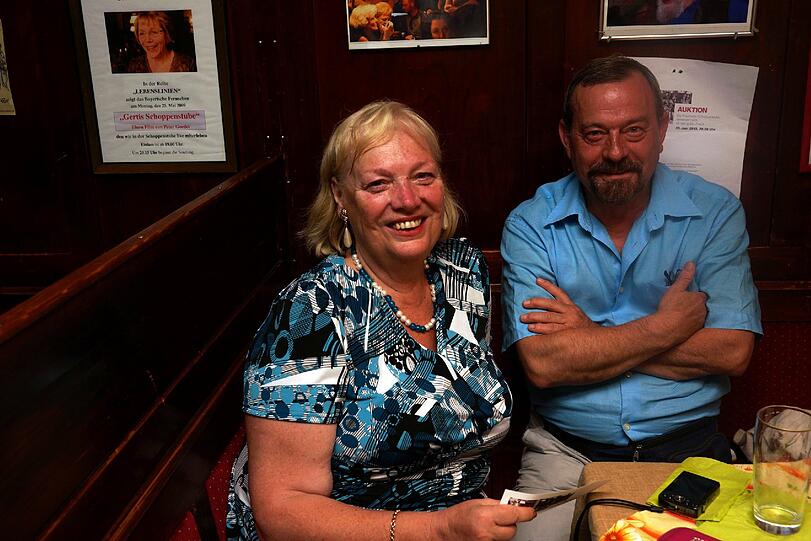 Ebenfalls Stammgäste sind Marta Renyi und Laszlo Dobos. Die beiden stammen aus Ungarn und sind seit zehn Jahren Stammgäste bei Gerti. Sie sagen: "Wir haben heute unsere Heimat verloren."