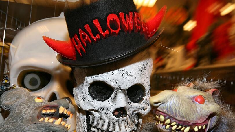 Masken, wie diese, sind an Halloween sehr beliebt. Und verängstigen Tiere. Masken, wie diese, sind an Halloween sehr beliebt. Und verängstigen Tiere.