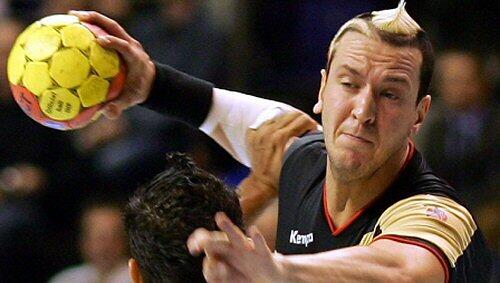 Der Star in Deutschlands Handball-Team: Rückraumspieler Pascal Hens, genannt „Pommes“, vom HSV Hamburg. Der Star in Deutschlands Handball-Team: Rückraumspieler Pascal Hens, genannt „Pommes“, vom HSV Hamburg.